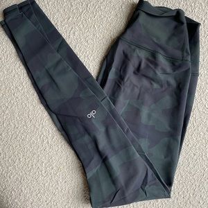 All high waisted army print leggings